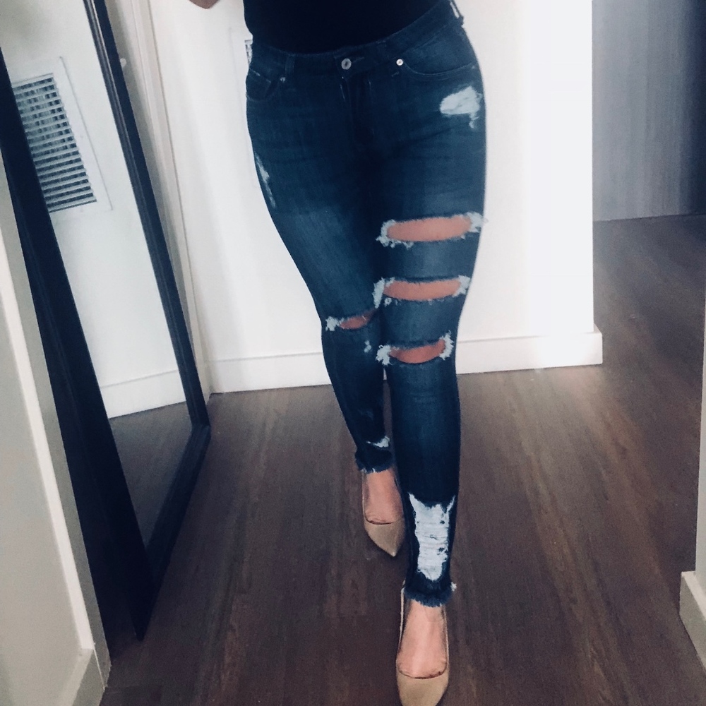 Dennyella Distressed Ankle Jeans